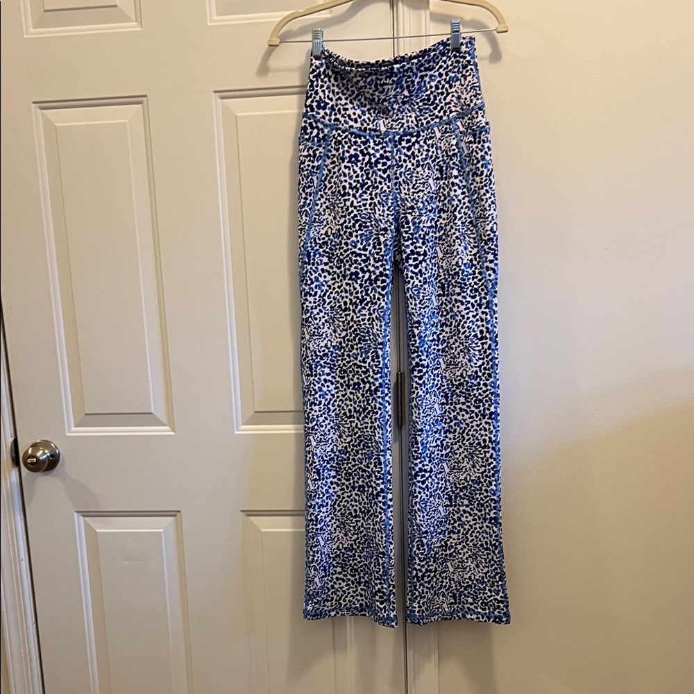 LILLY PULITZER Size M Flare Leg Luxletic Leggings